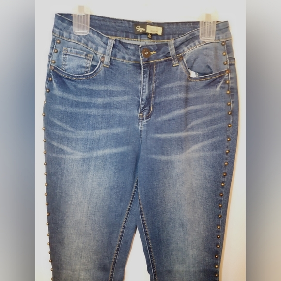 Suzanne Betro NWOT Embellished Flare Boutique Jeans - Picture 6 of 9